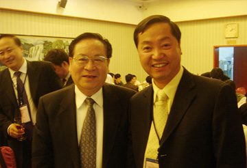 中國科學院院士、時任清華大學校長顧秉林與郭宏新董事長親切合影