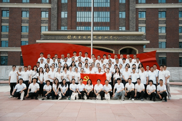 “蟹”力同心克時(shí)艱，精神鑄魂勇?lián)?dāng)，清風(fēng)護(hù)航促發(fā)展慶七一主題活動(dòng)